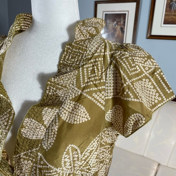 bcbgmaxazria Green V-Neck 100% Silk Top With Ruffles Size Small - Picture 4 of 10